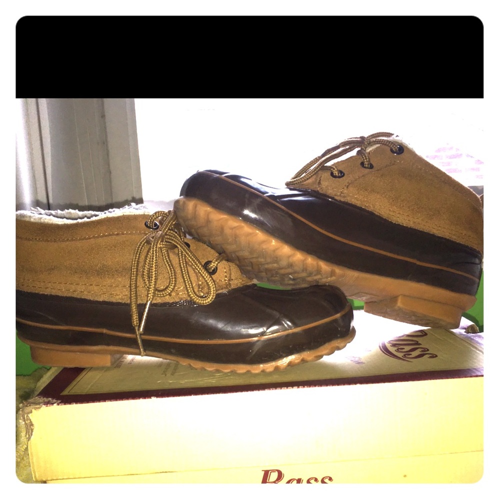 G.h.bass low top loafers